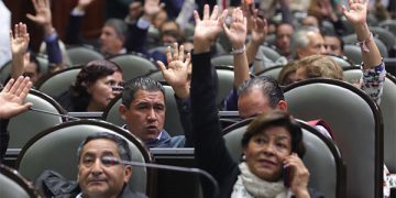 Aprueban reforma para que inmuebles del gobierno federal generen electricidad con fuentes renovables
