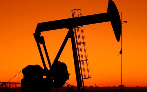 Sugieren medidas a la industria petrolera para paliar la doble crisis