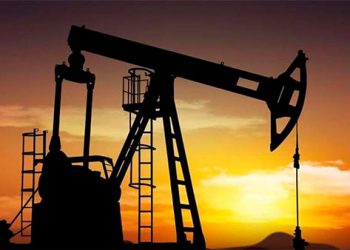 Precios del crudo inician la semana con fuertes pérdidas