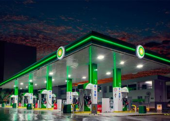 BP recortará 10 mil empleos por caída en los precios del petróleo y transición a energías renovables