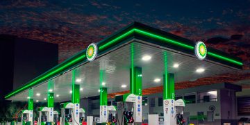 BP recortará 10 mil empleos por caída en los precios del petróleo y transición a energías renovables