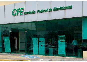 CFE festeja 83 años frente a un futuro incierto