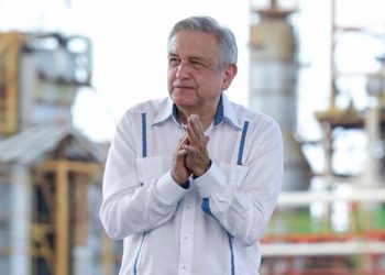 López Obrador pide a reguladores autónomos alinearse a su política energética