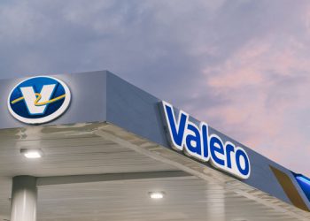 Valero llega a 50 estaciones de servicio en México