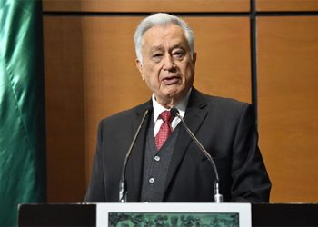 Bartlett descarta que la Comisión de Electricidad sea una empresa en extinción