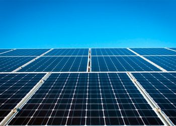 Juez ampara a compañías eléctricas de la nueva política energética de México