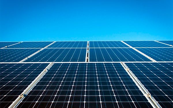 Juez ampara a compañías eléctricas de la nueva política energética de México