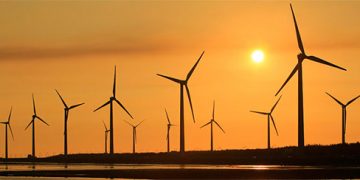 La demanda mundial de electricidad cayó en 2020; renovables ganan terreno: AIE