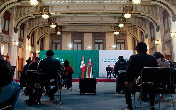 AMLO agradece a diputados por aprobar modificación a Ley de la Industria Eléctrica