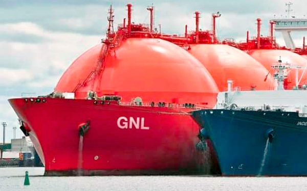 México comienza a recibir buques con GNL en Manzanillo y Altamira