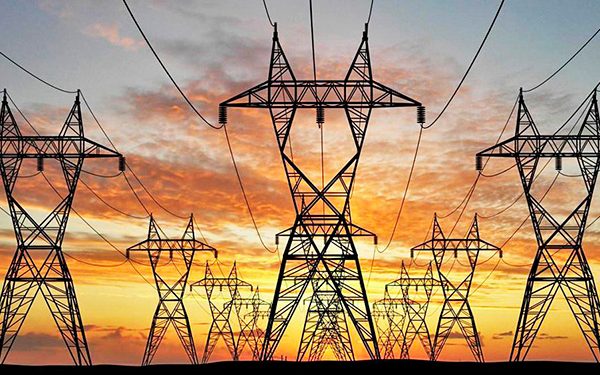 AMLO pedirá revisar amparos contra su reforma eléctrica