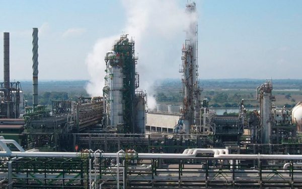 Incendio en refinería de Minatitlán deja siete heridos