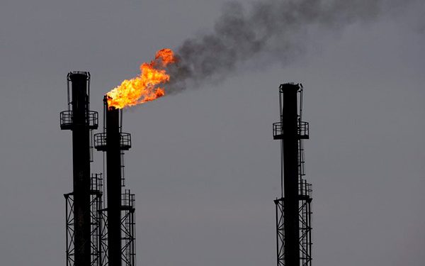 Las grandes petroleras se alejan del petróleo, ¿buena venta y mala compra?