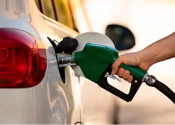 Pemex debería mantener la rectoría en distribución de combustibles, asegura AMLO