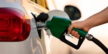 Pemex debería mantener la rectoría en distribución de combustibles, asegura AMLO