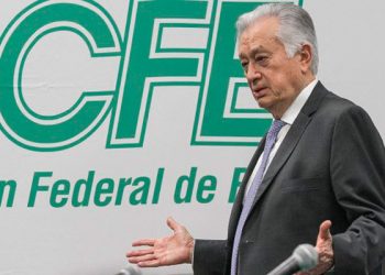 CFE pide a la CRE que frene permisos para energía renovable