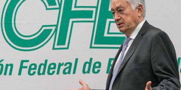 CFE pide a la CRE que frene permisos para energía renovable