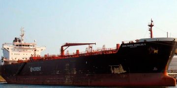 Pemex envía a Cuba 20 millones litros de diésel