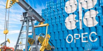 OPEP+ acuerda alza de producción petrolera