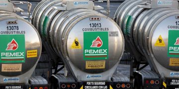 Ingresos de Pemex superan por primera vez en cinco años su aporte tributario