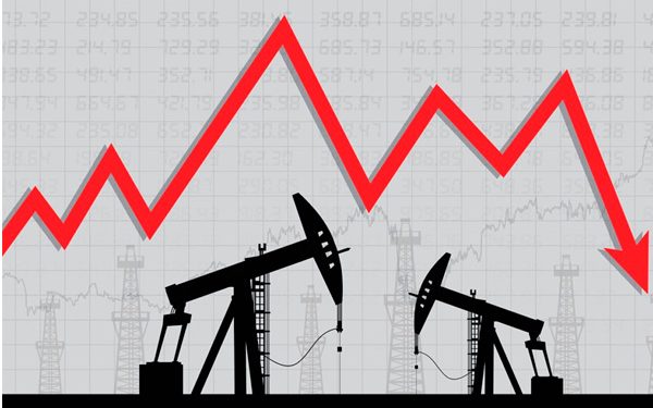 Petróleo cae por repunte de casos de covid-19 y preocupaciones sobre demanda