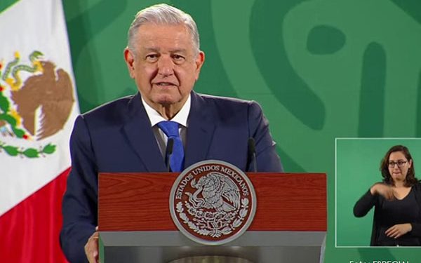 AMLO: sacamos a Pemex del hoyo; se cumplirá la meta de producción