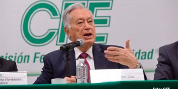 CFE acusa a la Cofece de persecución, por eso contrató servicios jurídicos