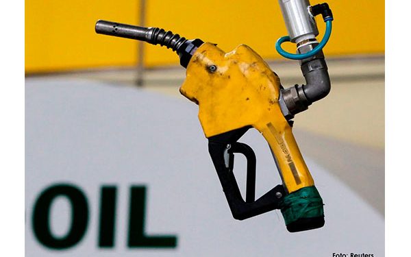 El repunte del petróleo termina en medio de las preocupaciones por el COVID-19 y el suministro en México regresa