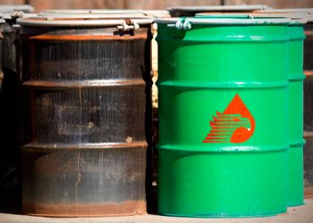 Mezcla mexicana de petróleo retrocede 0.49% y termina en 64.35 dólares por barril