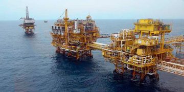 Pemex pierde 25% de su producción petrolera por explosión en plataforma