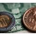 Peso gana a la espera de un alza en la tasa de interés de Banxico