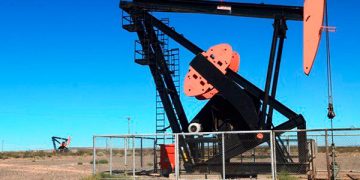 Precios del petróleo bajan hasta 25 centavos lastrados por débil demanda asiática