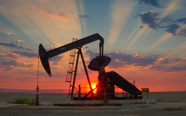 Petróleo liga cinco jornadas a la baja