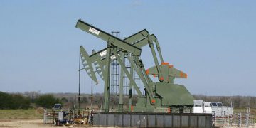 El petróleo sube por la demanda de combustible de EE.UU.