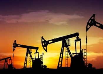 Petróleo baja hasta 88 centavos por preocupación sobre economía china y mayor oferta