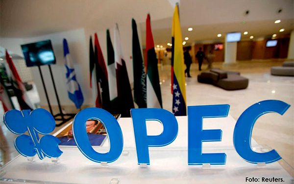 Es probable que la OPEP+ mantenga sin cambios la política de producción de petróleo a partir de septiembre, dicen las fuentes