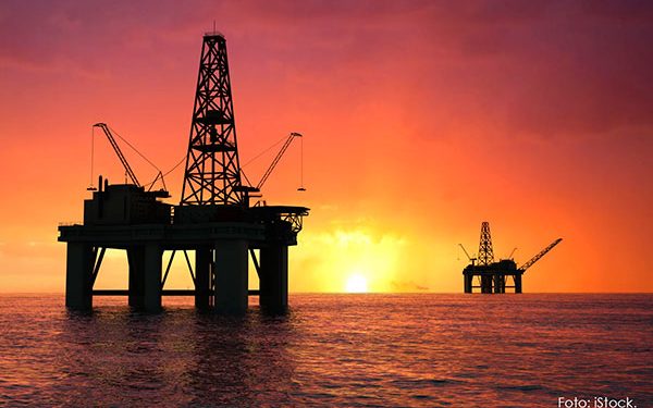 El petróleo se inclina a la baja a medida que EE. UU. Presiona a la OPEP para bombear más