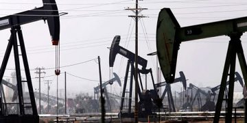 Petróleo sube más de un dólar; tormenta amenaza producción en el Golfo de México