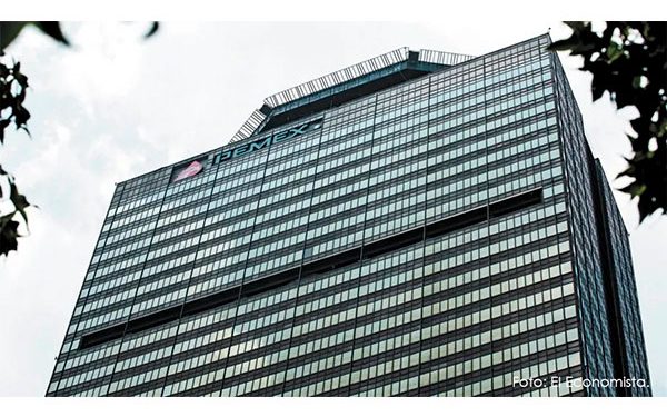 Precio de seguros contra impago de Pemex bajó 2.5% tras compra de dólares