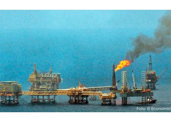 Quema de gas natural de Pemex escala a máximo de una década