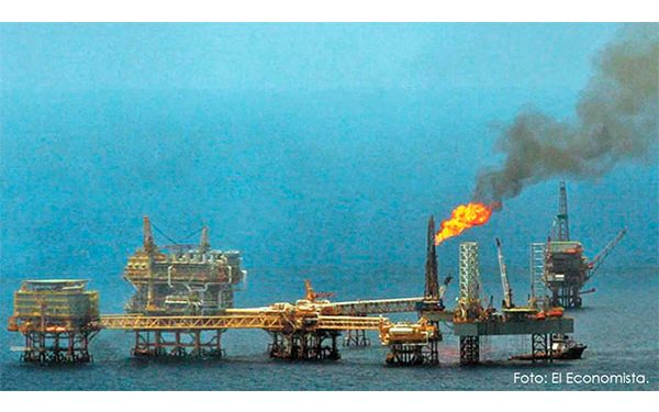 Quema de gas natural de Pemex escala a máximo de una década