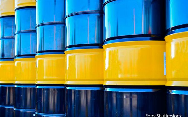 Hacienda prevé que barril de petróleo suba a 55.1 dólares en 2022