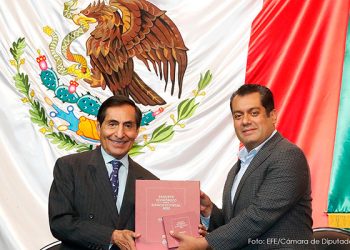 México producirá menos petróleo y gastará más en programas sociales en 2022