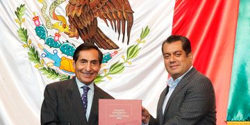 México producirá menos petróleo y gastará más en programas sociales en 2022