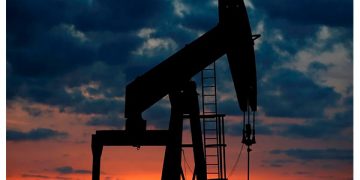 Petróleo sube 87 centavos y toca máximo de una semana