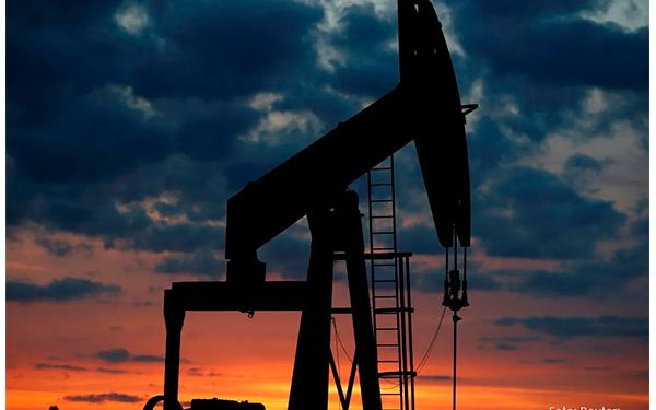 Petróleo sube más de 1 dólar en la apertura por suministros más ajustados en EU