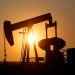 Petróleo toca máximo de seis semanas ante preocupación sobre oferta de EU