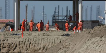 Obreros de ICA paran labores en Dos Bocas