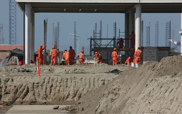 Obreros de ICA paran labores en Dos Bocas