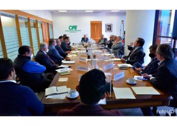 Bartlett pide a directivos de CFE cerrar filas con la reforma eléctrica